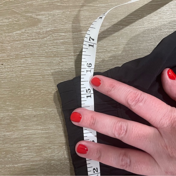 Like New Lululemon Hotty Hot Lined Shorts in Black, Size 10. - Picture 11 of 12